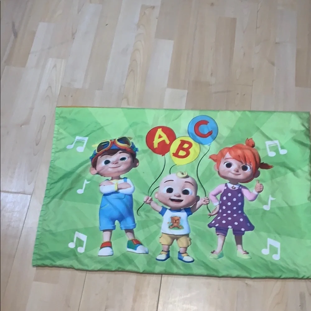 CoComelon reversible toddler 4 piece bed set